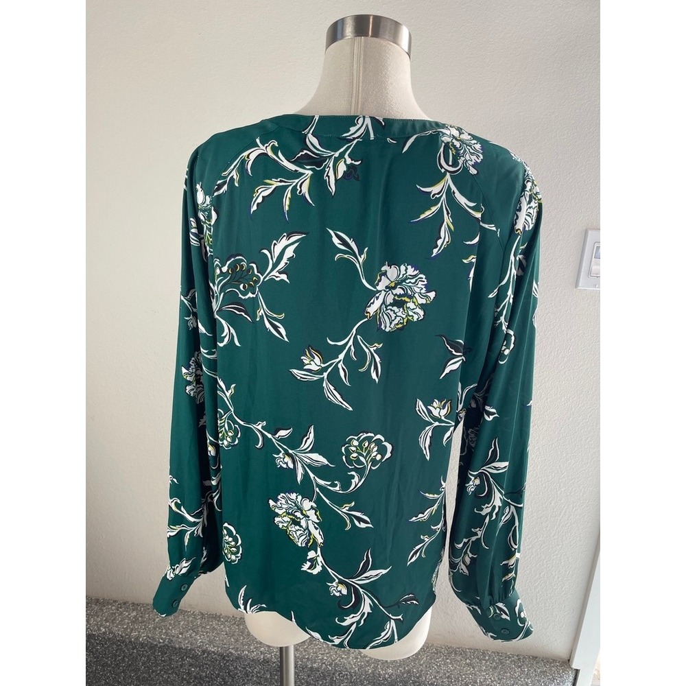 WHBM White House Black‎ Market Large Forest Green Floral V Neck Blouse Top - Picture 7 of 8